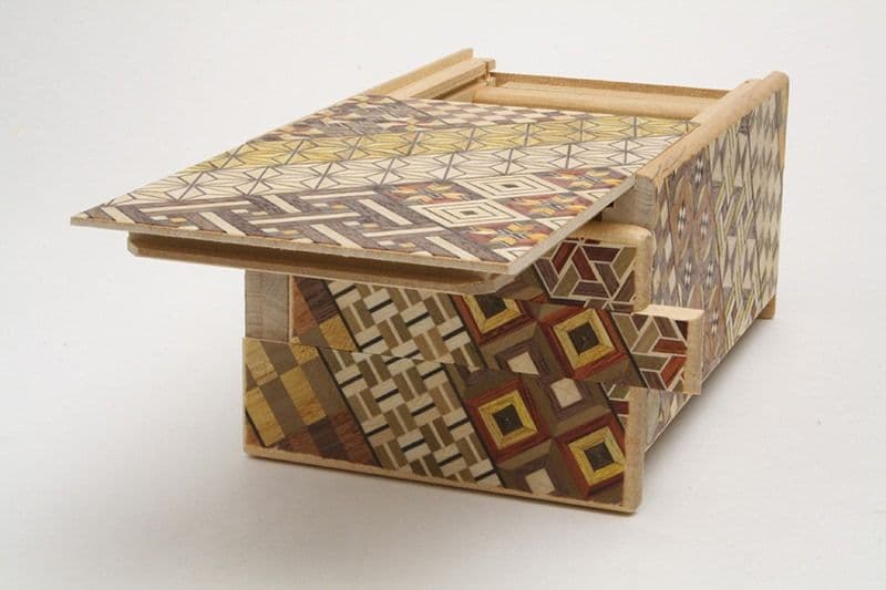 【包装未開封/赤リボン】箱根寄木細工 秘密箱10回仕掛け 5寸 小寄木