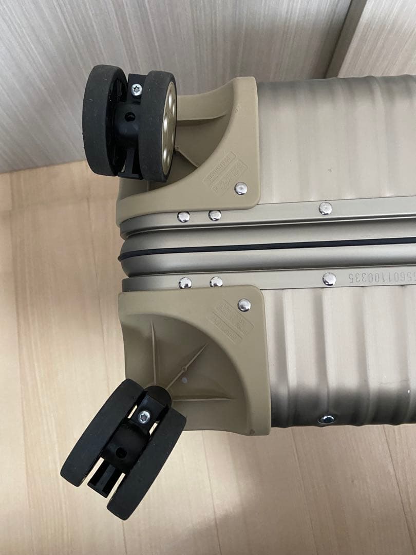 y*b様 リモワ RIMOWA TITANIUM 56 48L 945.56