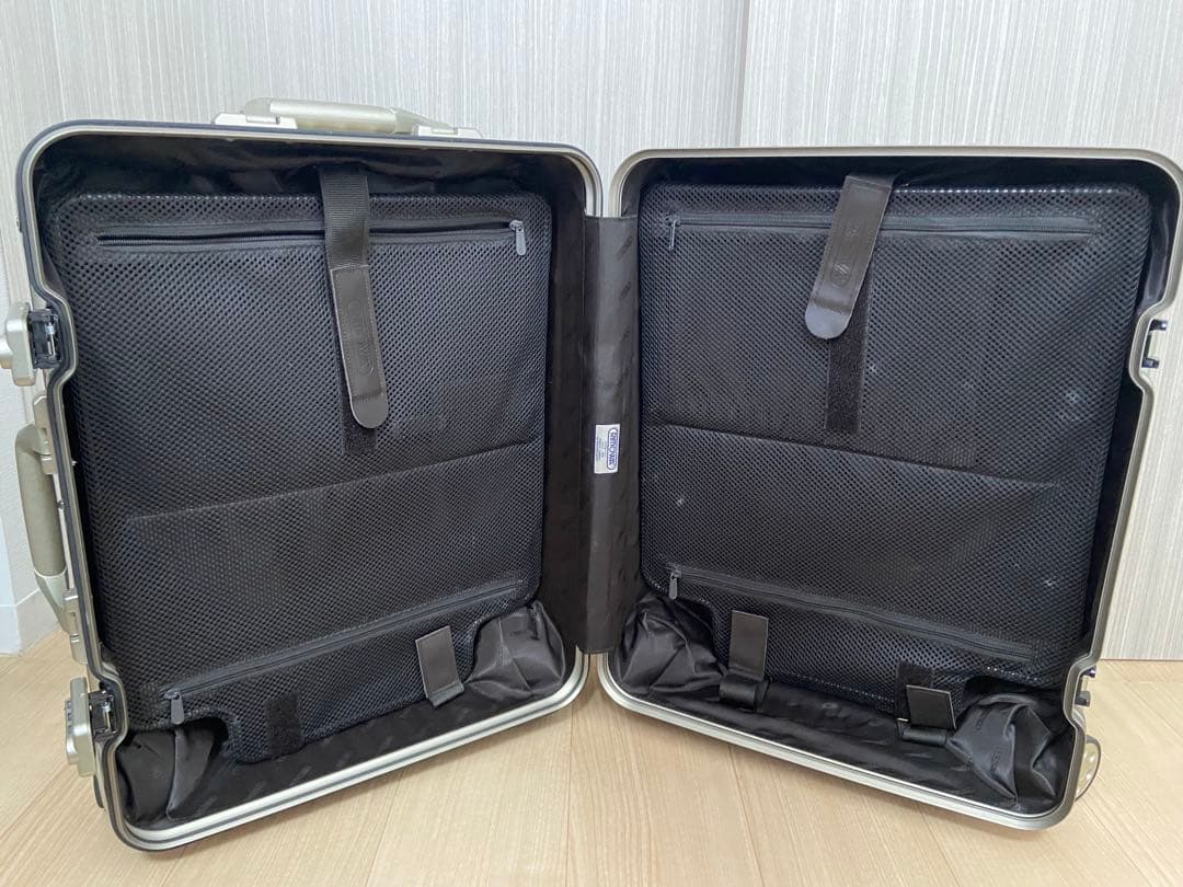 y*b様 リモワ RIMOWA TITANIUM 56 48L 945.56