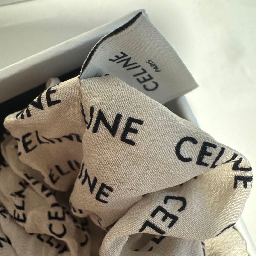 箱付き CELINE ロゴ入りシュシュ ベージュ