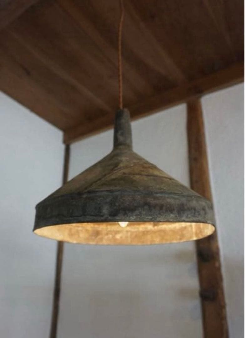 大きなブリキシェードのペンダントライト　古道具　照明　リメイク　ブロカント