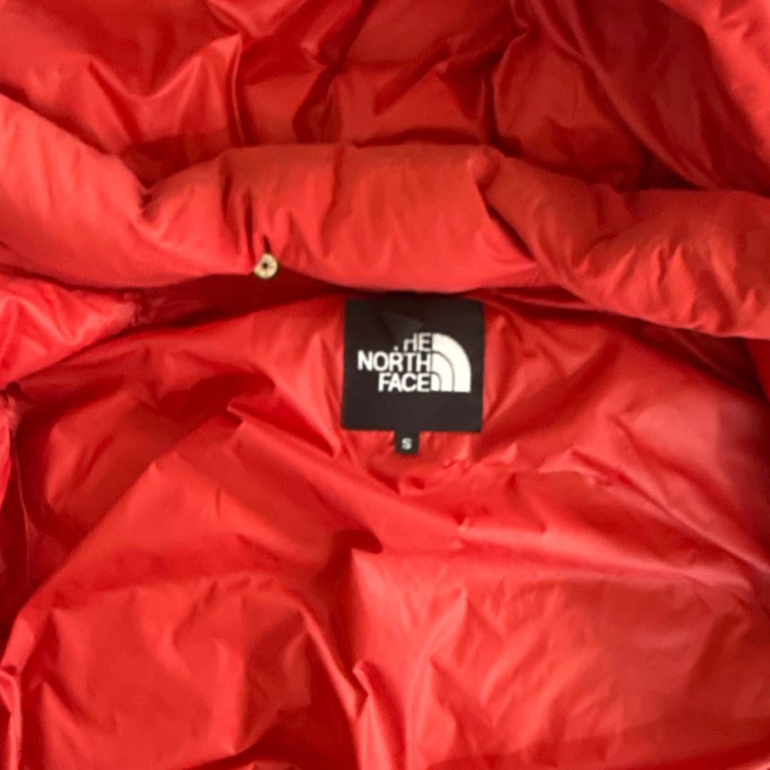 THE NORTH FACE フード付きレッドダウンジャケット