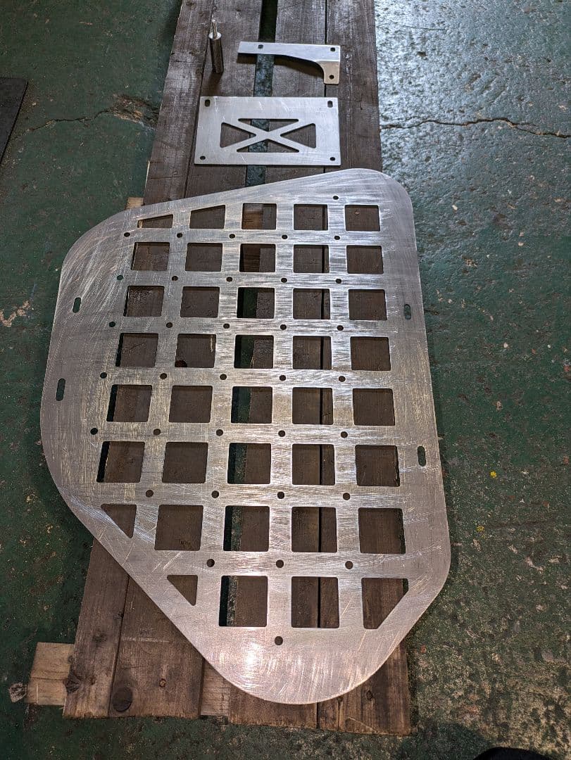 プラド150　インナーメッシュパネル　板厚1.6ミリ　左右セット　無塗装品