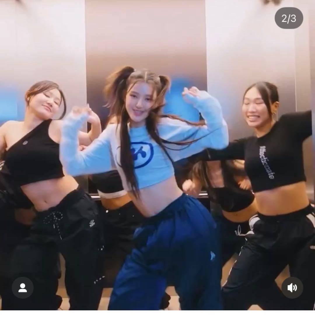 トップス MOWALOLA Walkman Skater T-Shirt