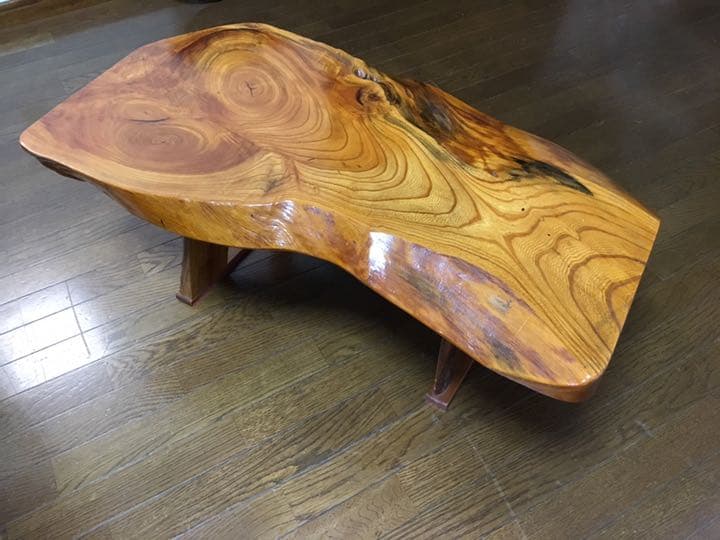 美品 天然の木でできたテーブル 7万円からお値下げ！