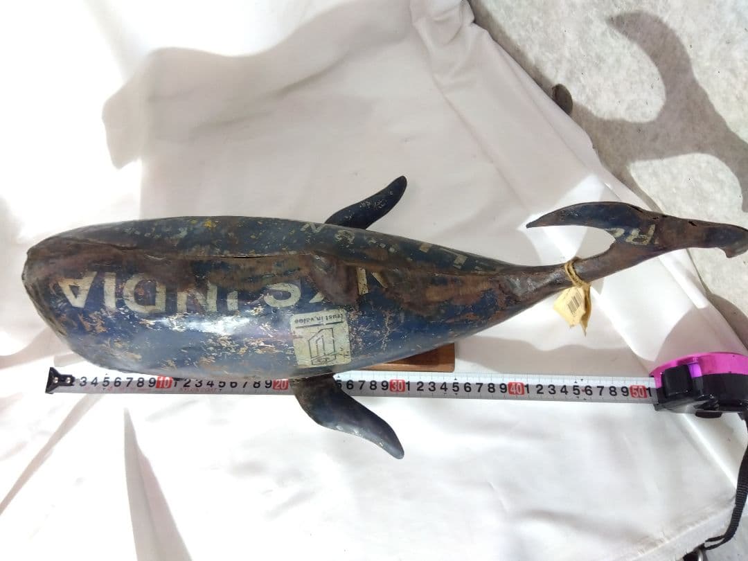 Art　クジラ　ブリキオブジェ　木製台付き　インド製