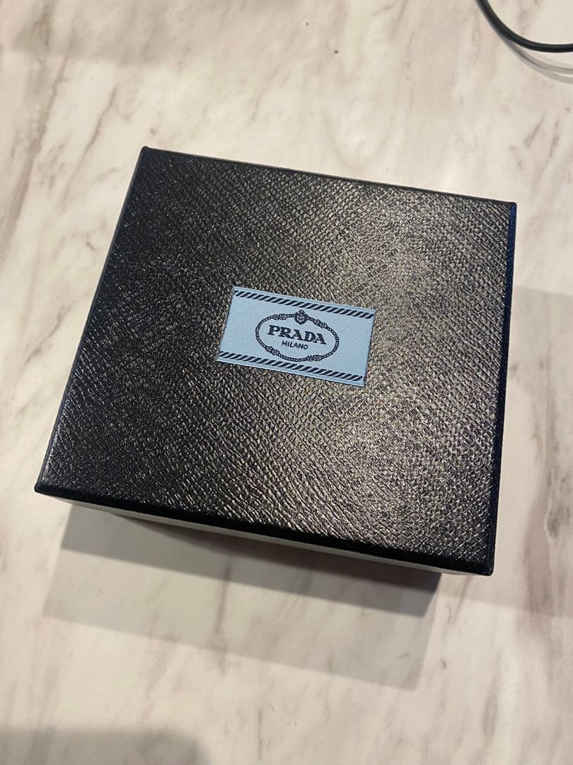 PRADA レザーバングル　ブレスレット