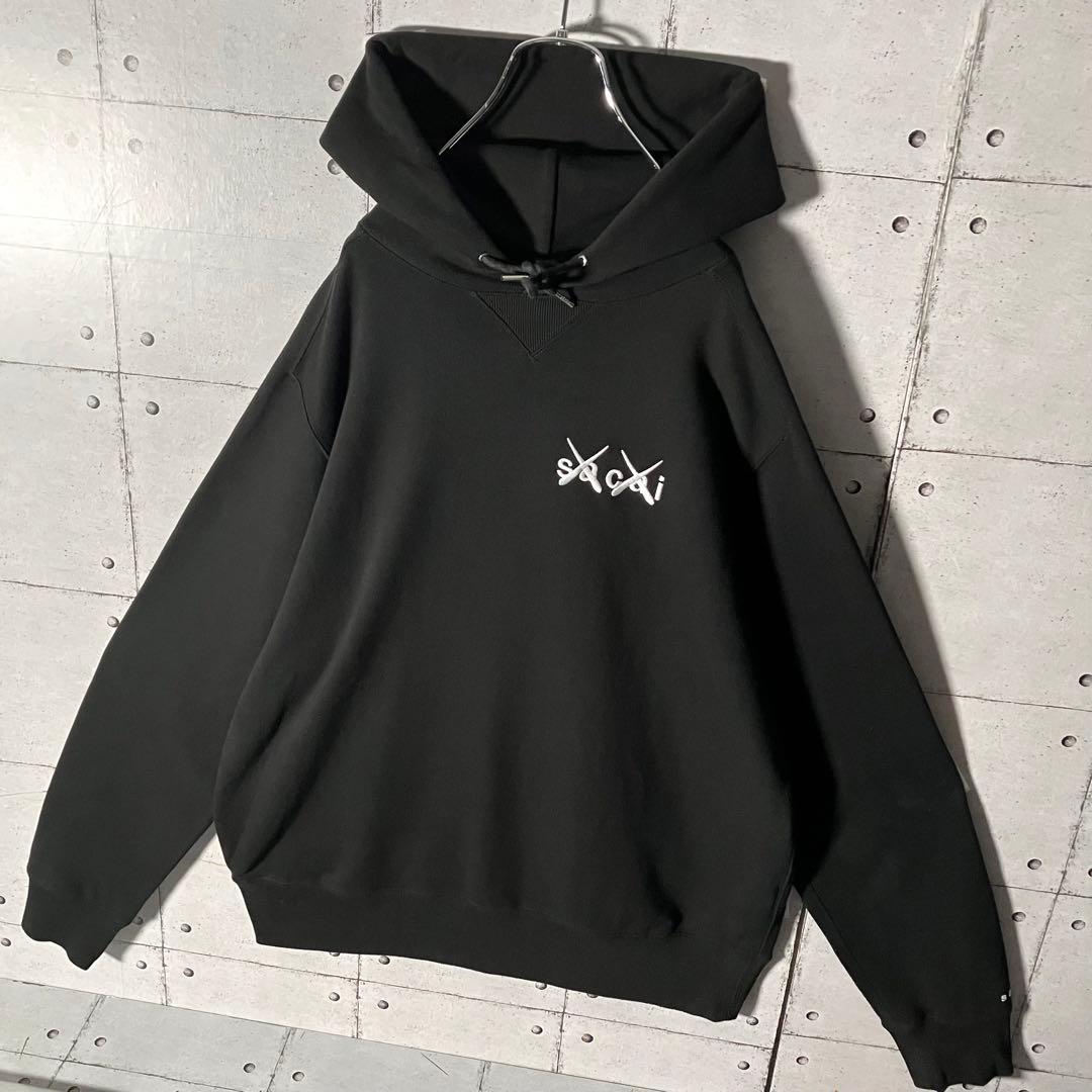 【鬼レア】サカイsacai☆カウズ限定コラボ刺繍ロゴスウェットパーカー希少XL