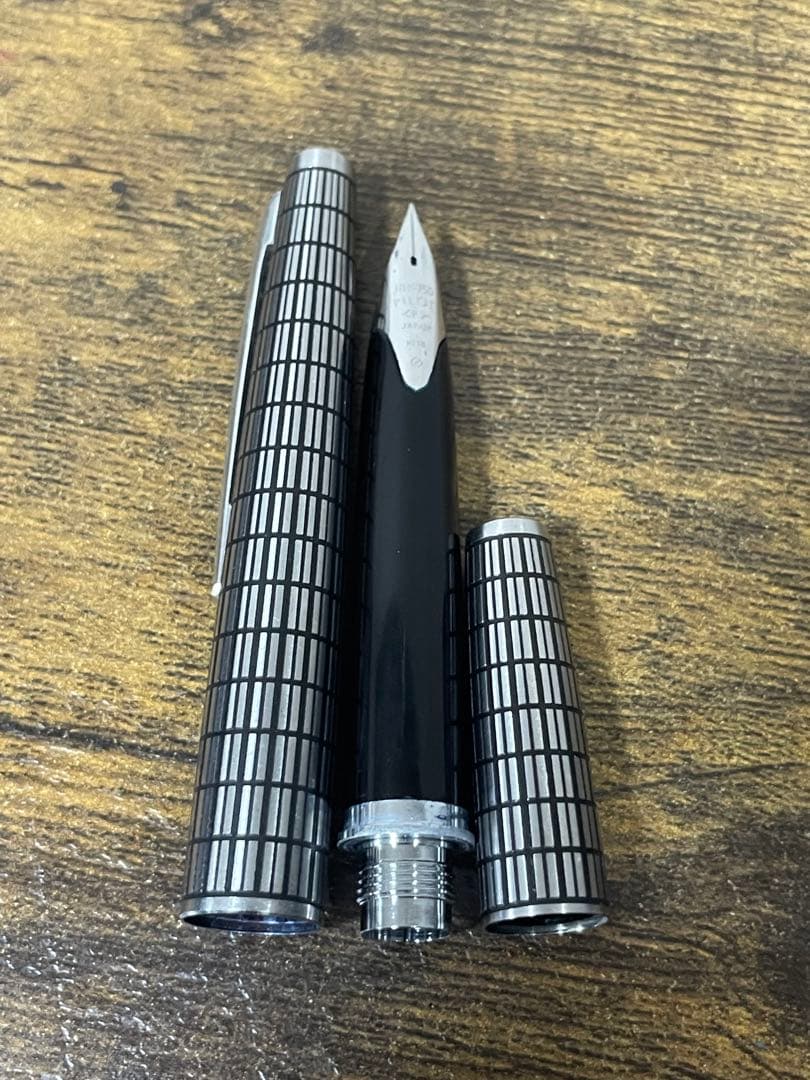 筆記確認＆洗浄済み　1978年製　18金　蝕刻　格子　パイロット　万年筆　細字