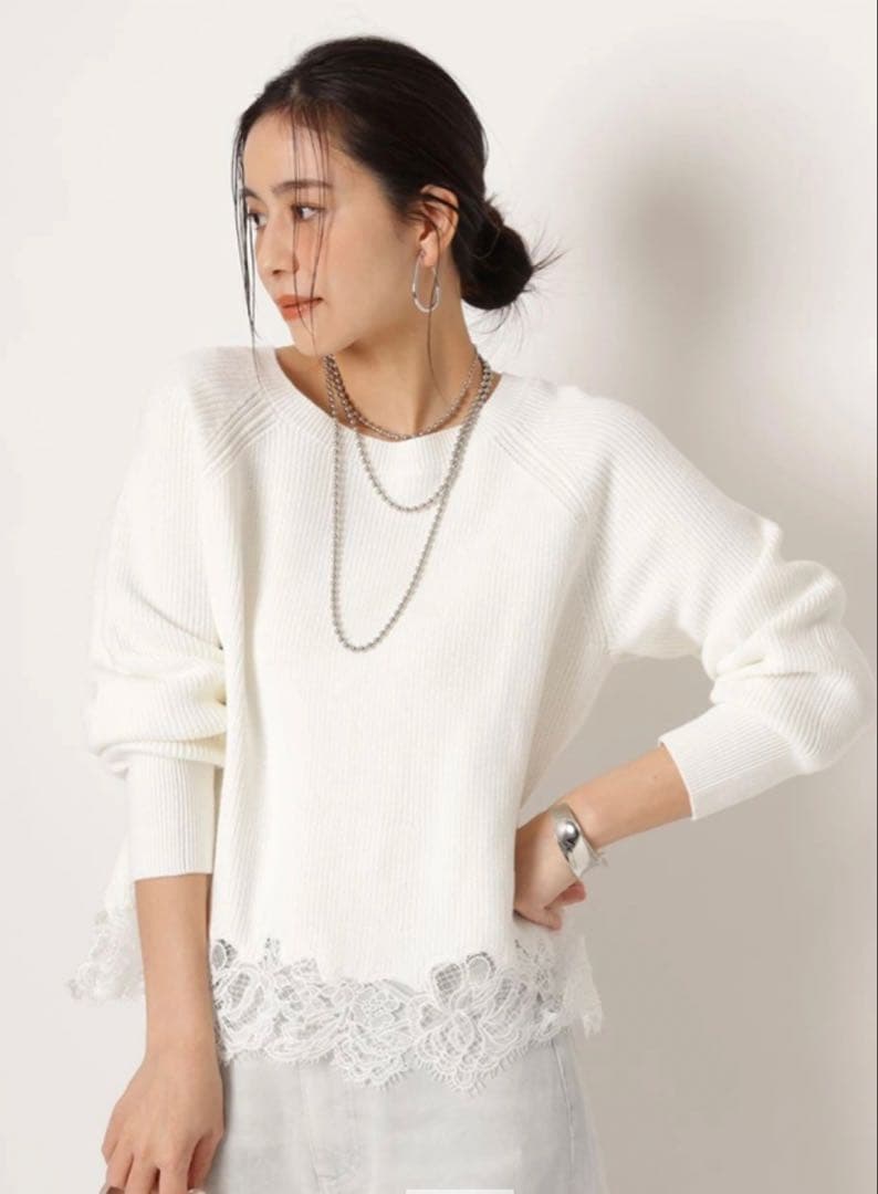 裾刺繍レースニット
