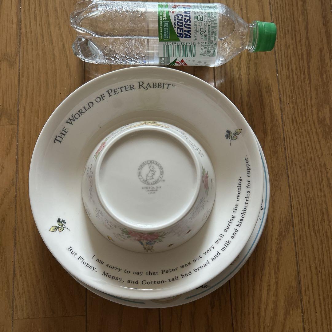 ウェッジウッド ピーターラビット 100周年記念プレートとカレンダー 旧刻印 他