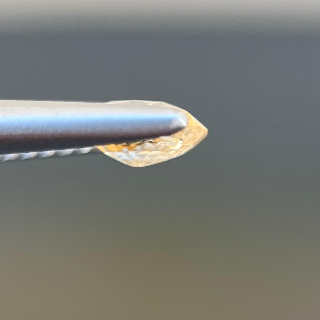 スリランカ産非加熱天然オレンジイエローサファイアルース