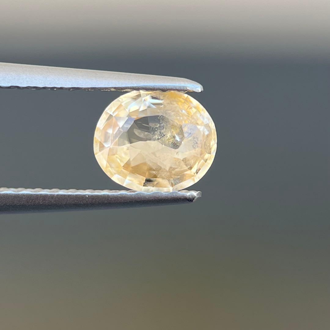 スリランカ産非加熱天然オレンジイエローサファイアルース