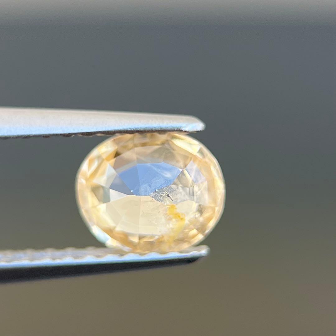 スリランカ産非加熱天然オレンジイエローサファイアルース