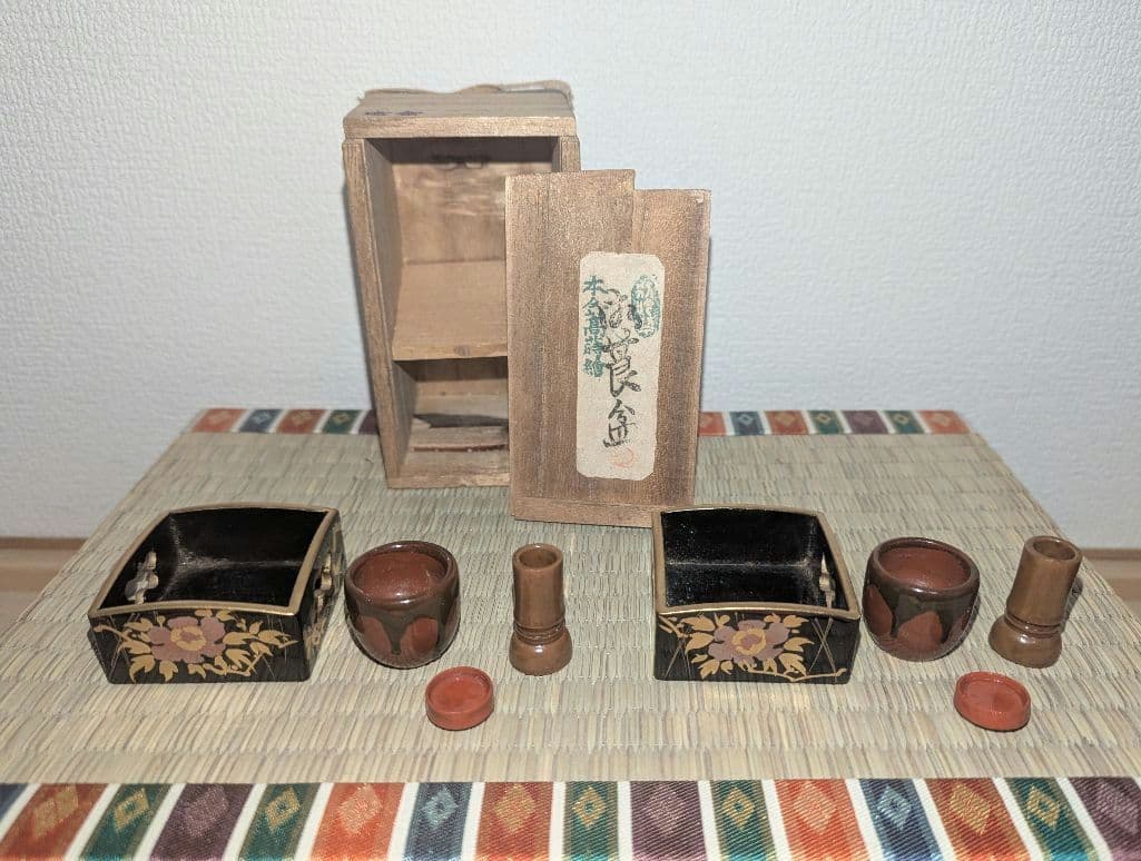 古い木製雛道具　御莨盆(本金髙蒔絵)たばこ盆
