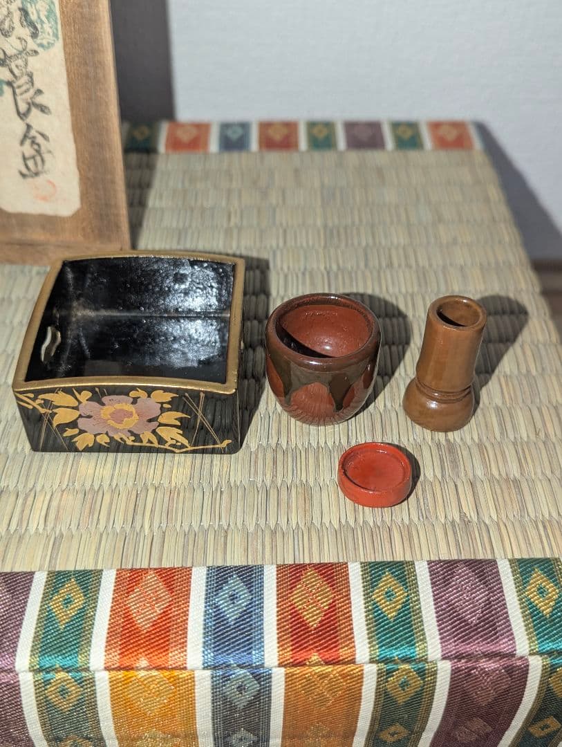 古い木製雛道具　御莨盆(本金髙蒔絵)たばこ盆