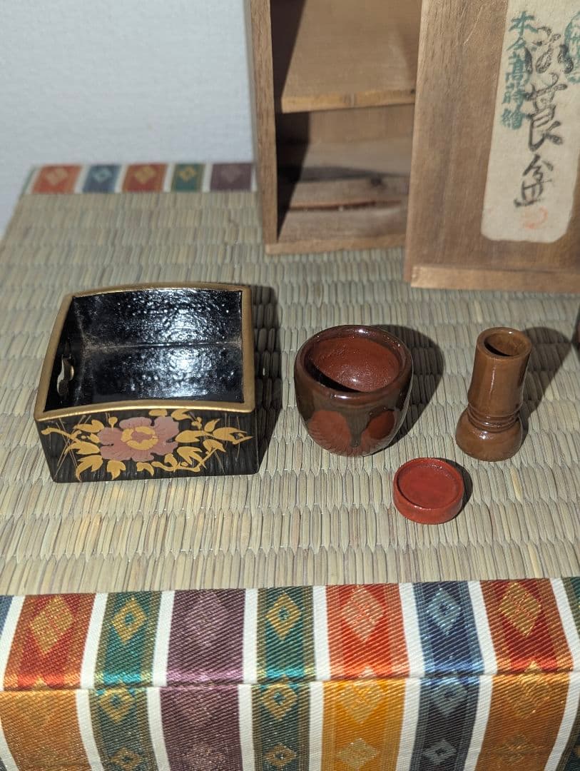 古い木製雛道具　御莨盆(本金髙蒔絵)たばこ盆