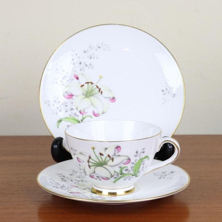 お値下げ　タスカン　ティーカップ　ケーキ皿　プレート　ユリ　ヴィンテージ　英国