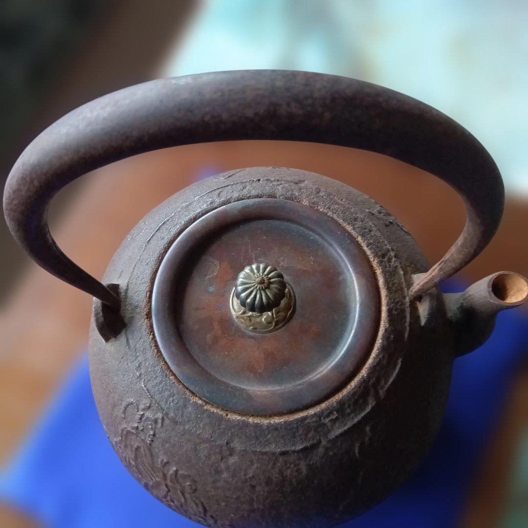 鉄製鉄瓶 浮彫りデザイン