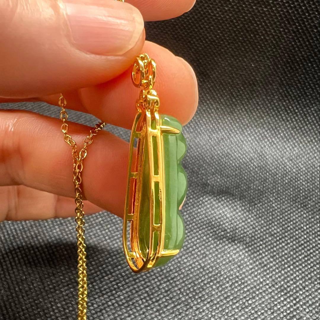 18k使用和田玉翡翠グリーン枝豆型のペンダントトップ　海外鑑定書付きAB1093