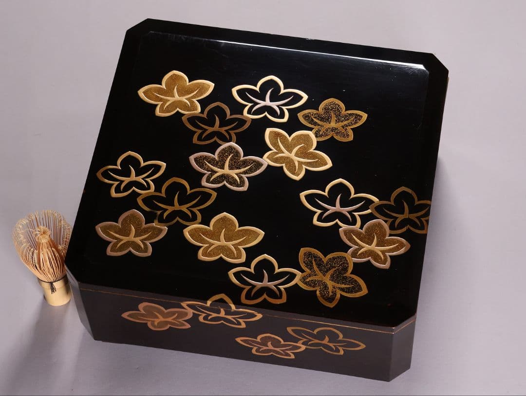 MA523 時代木製漆器 花ちらし金蒔絵 梨地 饅羹重 饅頭箱 菓子重 菓子器