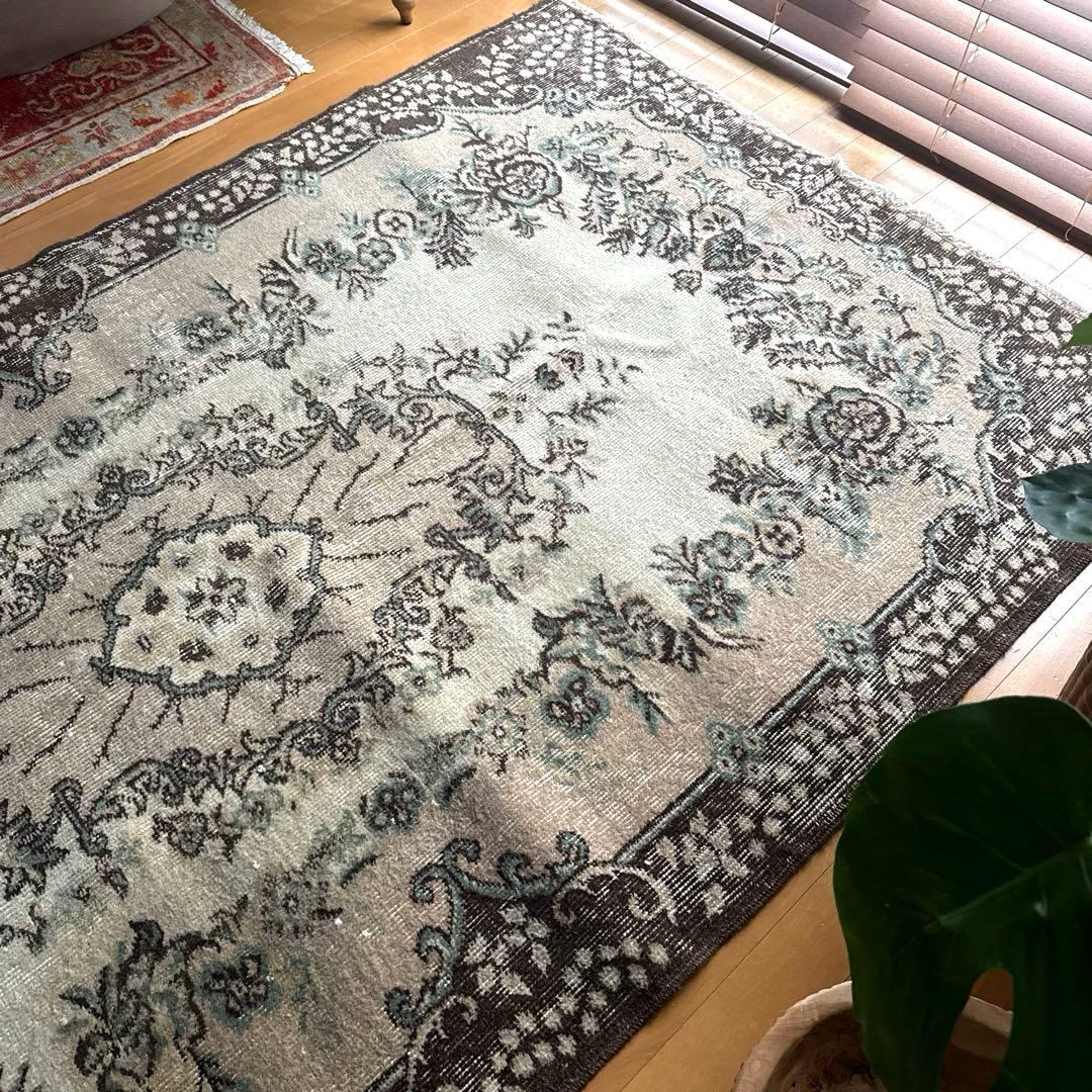 127×220花や実　王道メダリオン　控えめカラー　トルコヴィンテージラグ