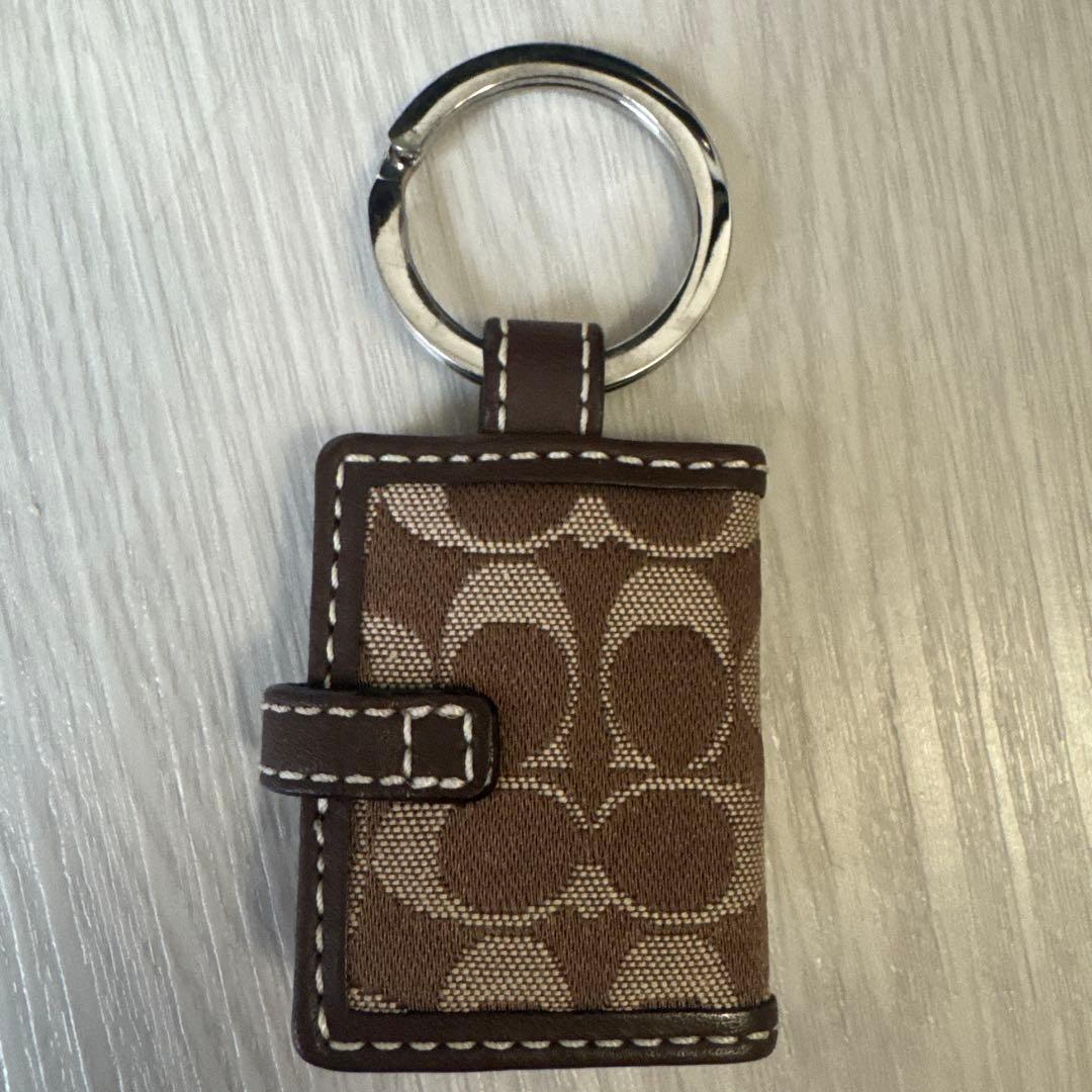 coach手帳型 キーホルダー　キーリング