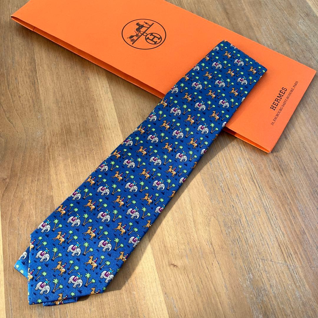 ぶ*ー様 【新品】HERMES ネクタイ ブルー 動物柄 シルク ケース付き
