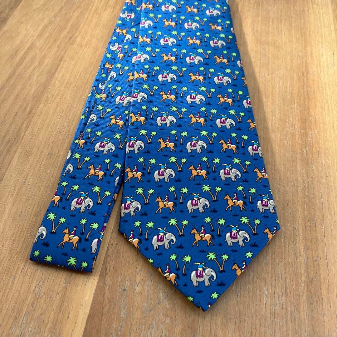 ぶ*ー様 【新品】HERMES ネクタイ ブルー 動物柄 シルク ケース付き