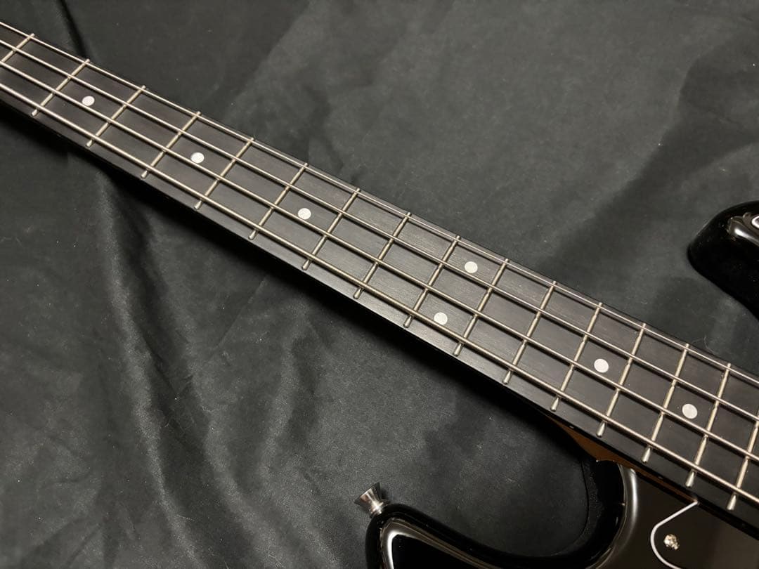 Eris. Cielito エレキベース　ニュームーンブラック