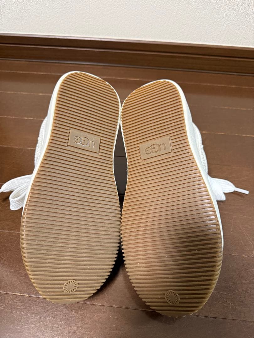 ２月１日までお取り置きsakura 　UGG スニーカー23.5cm 新品