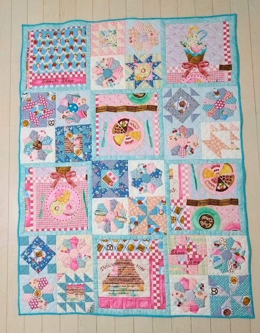 スイーツ パッチワークキルト　完成品　マルチカバー　ベッドカバー