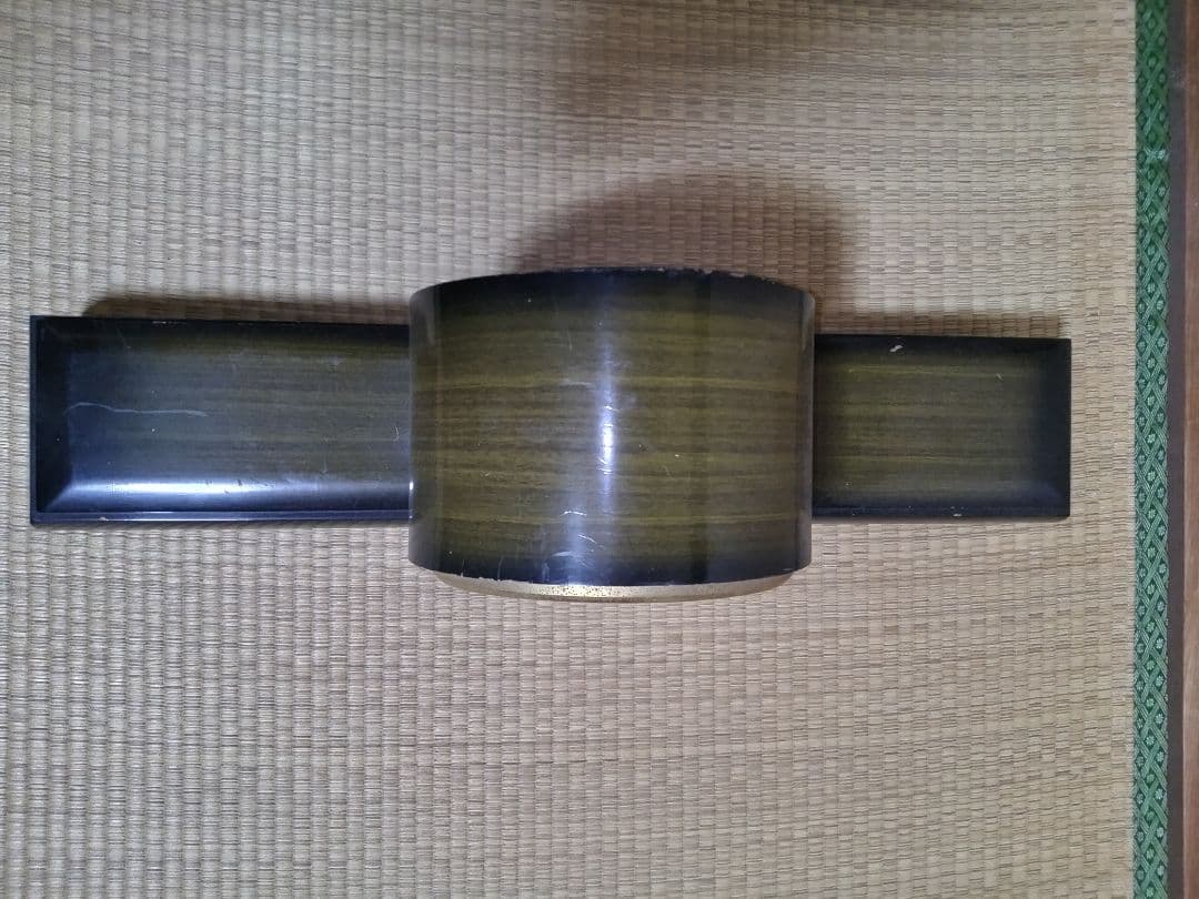 木製台座のシルバー置時計