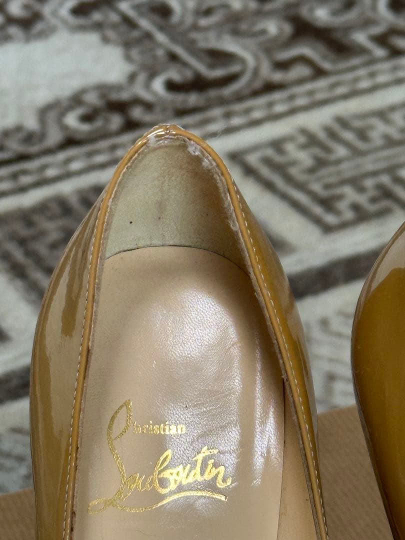 Christian Louboutin ベージュ ハイヒール