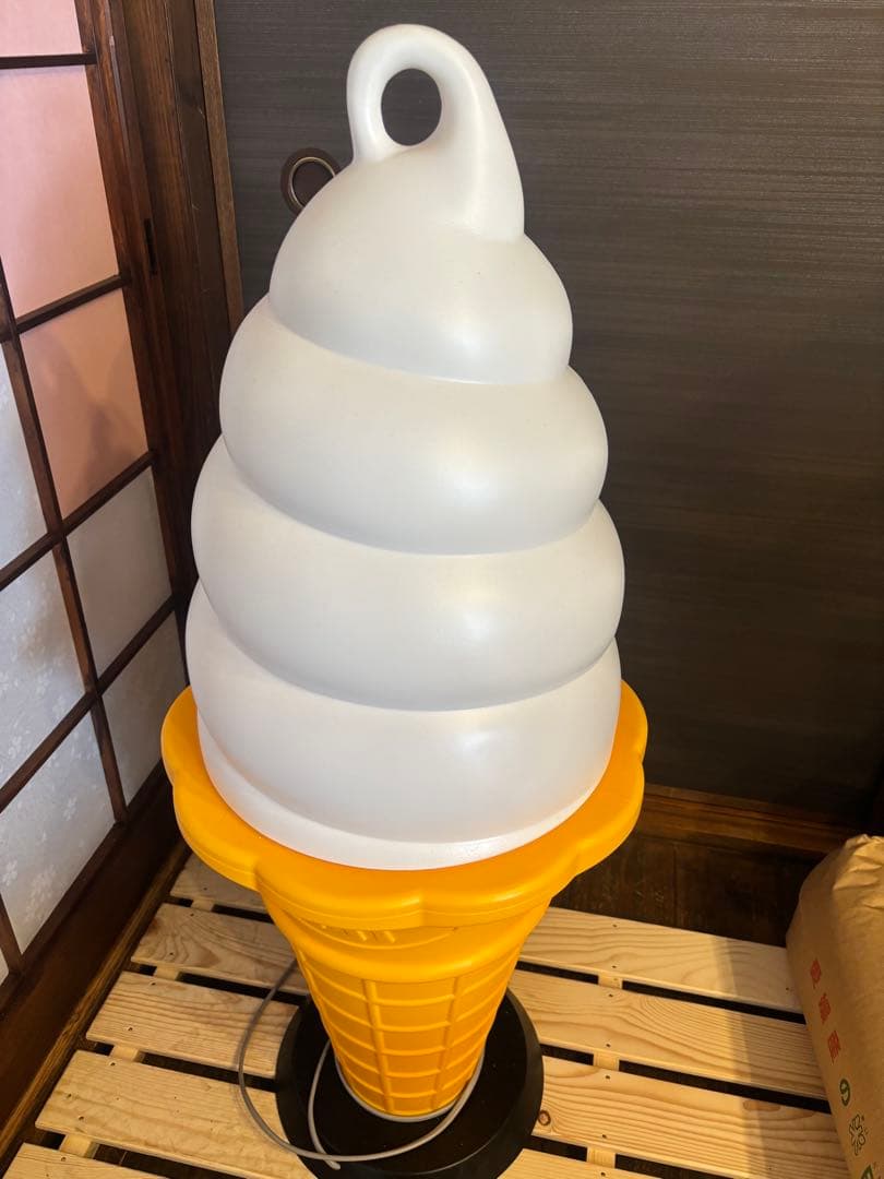 ソフトクリーム型ディスプレイ用品　行灯　行燈