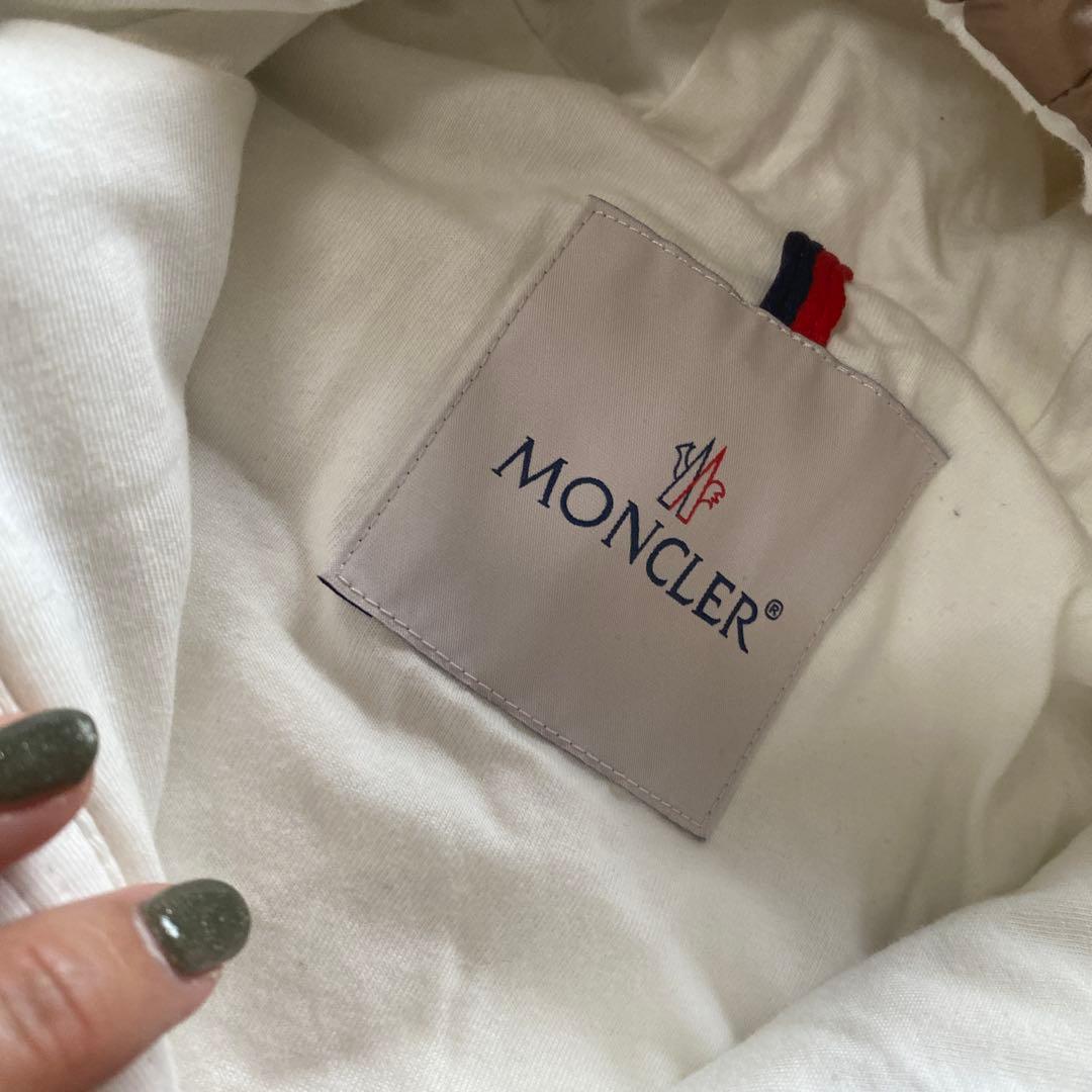 MONCLER フード付きボアダウンジャケット