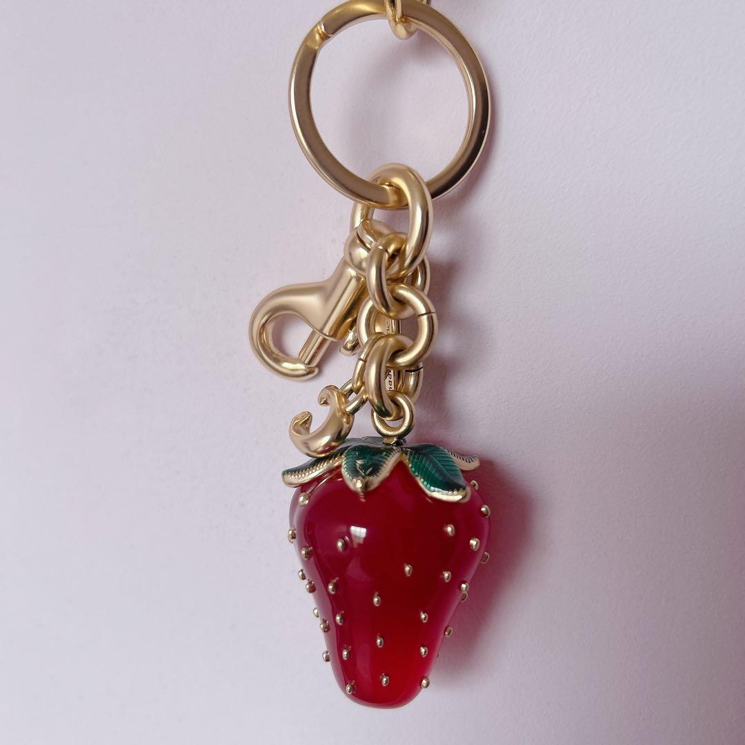 coach 2025年購入　いちご　バッグチャーム　未使用