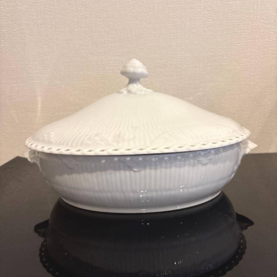 ［ロイヤルコペンハーゲン］ホワイトフルーテッドフルレース　スープチューリン