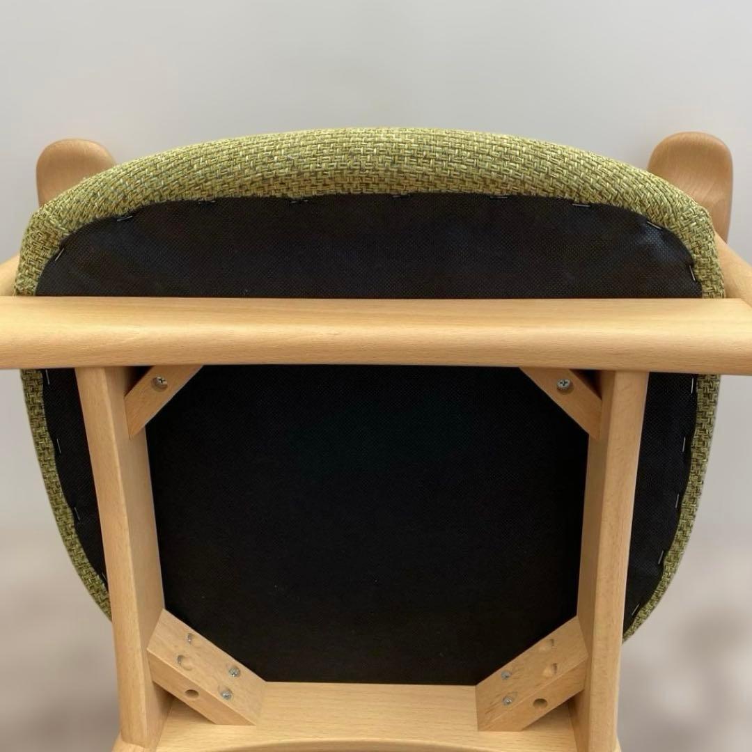 飛騨産業 クレセント(CRESCENT) 木製アームチェア 緑色の布張り