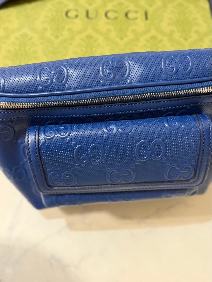 期間限定　GUCCI ボディバッグ 青 GGパターン
