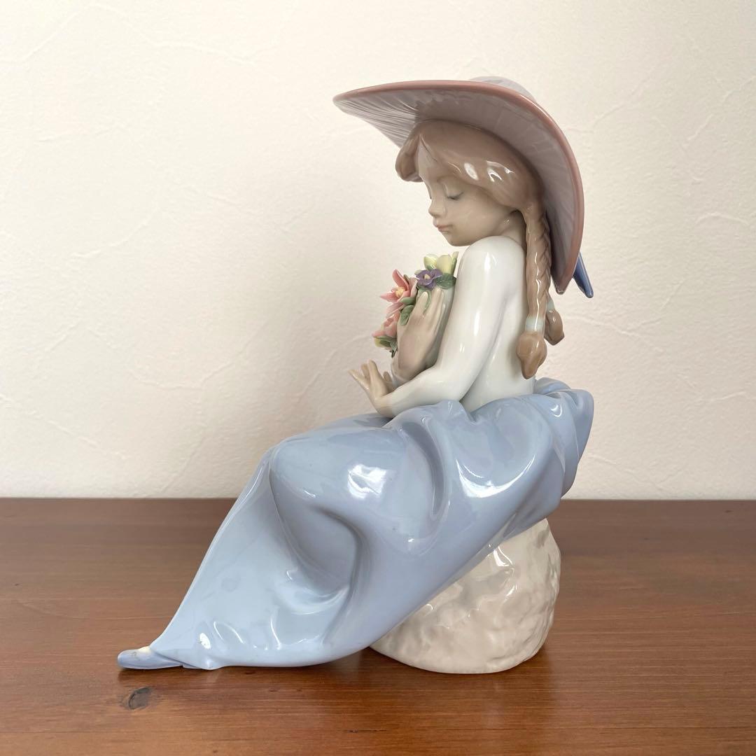 LLADRO リヤドロ 花の香りに包まれて