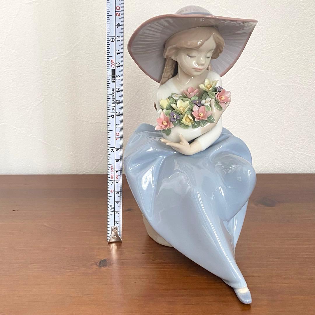 LLADRO リヤドロ 花の香りに包まれて