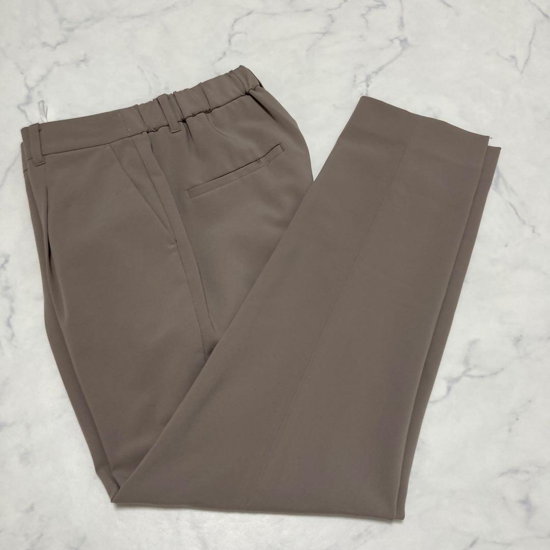 美品　インディヴィINDIVI ノーカラーパンツスーツ　ベージュ　ブラウン　38