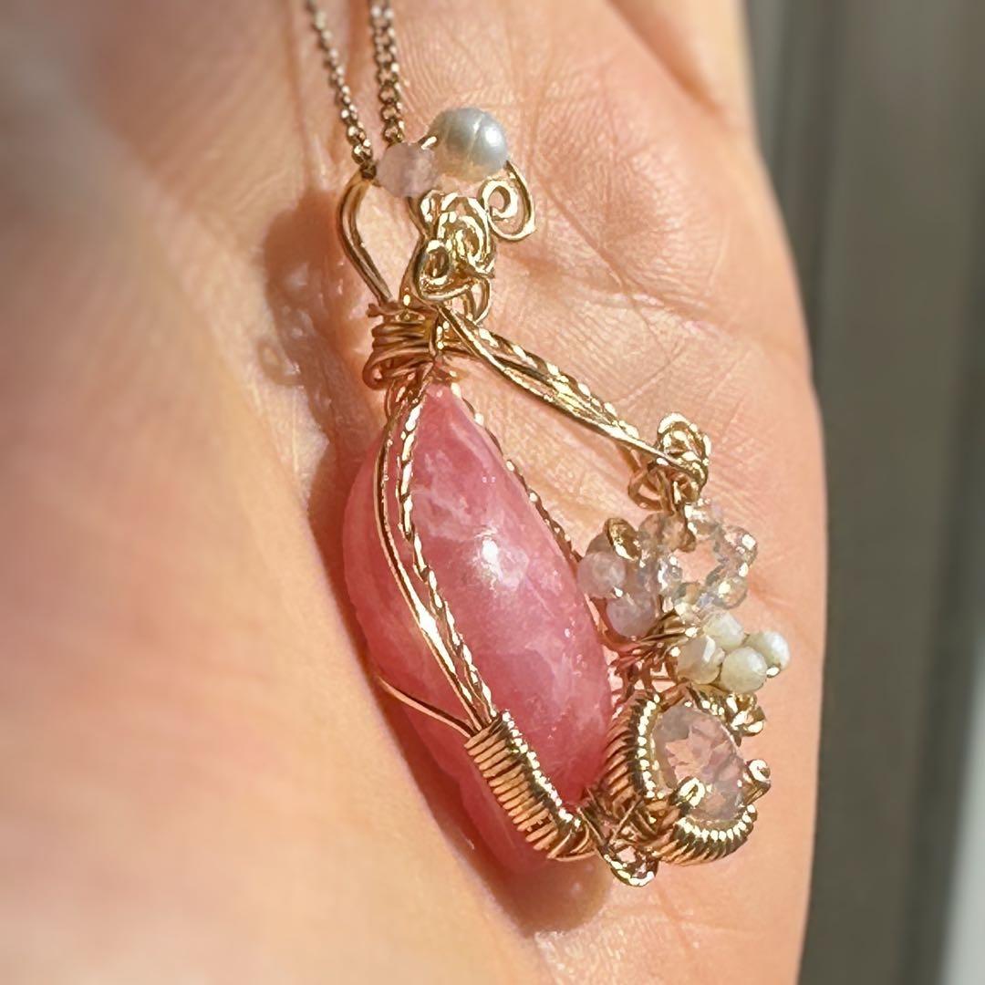 ローズガーデンのきらめき✴︎ワイヤーペンダント