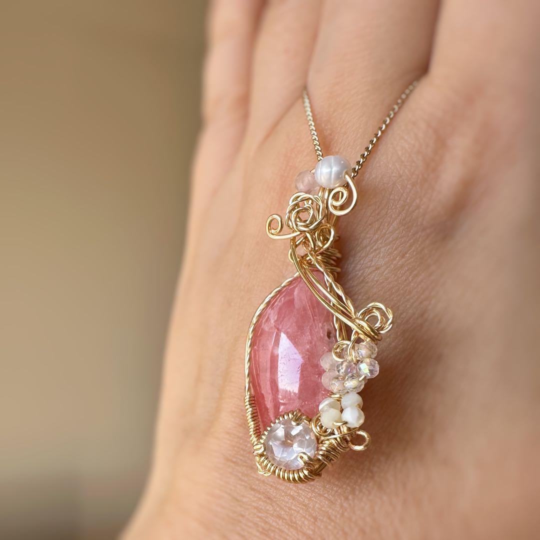 ローズガーデンのきらめき✴︎ワイヤーペンダント