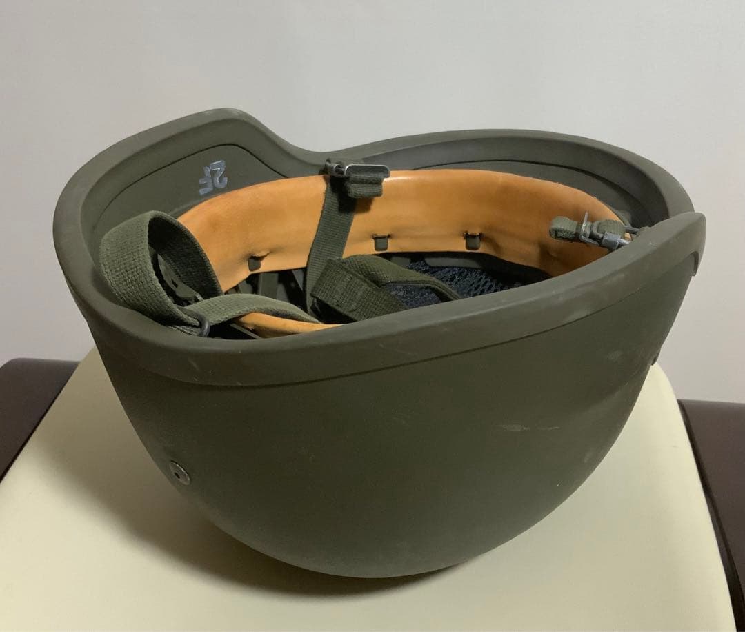 ドイツ軍 ドイツ連邦軍 M826 ケブラーヘルメット 実物放出品 58-60cm