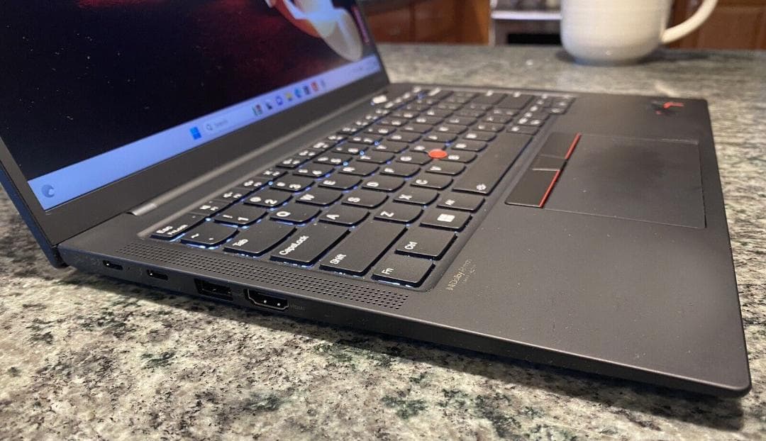 レノボ X1 カーボンファイバー Gen 11 + i7 + 32GB + 4K