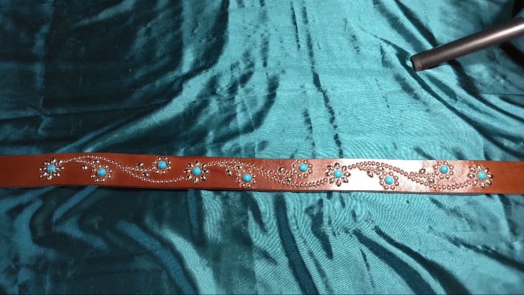 昭南ベンズレザーツタ＆フラワースタッズベルト　チョコ