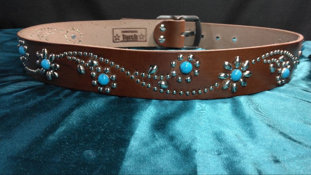 昭南ベンズレザーツタ＆フラワースタッズベルト　チョコ