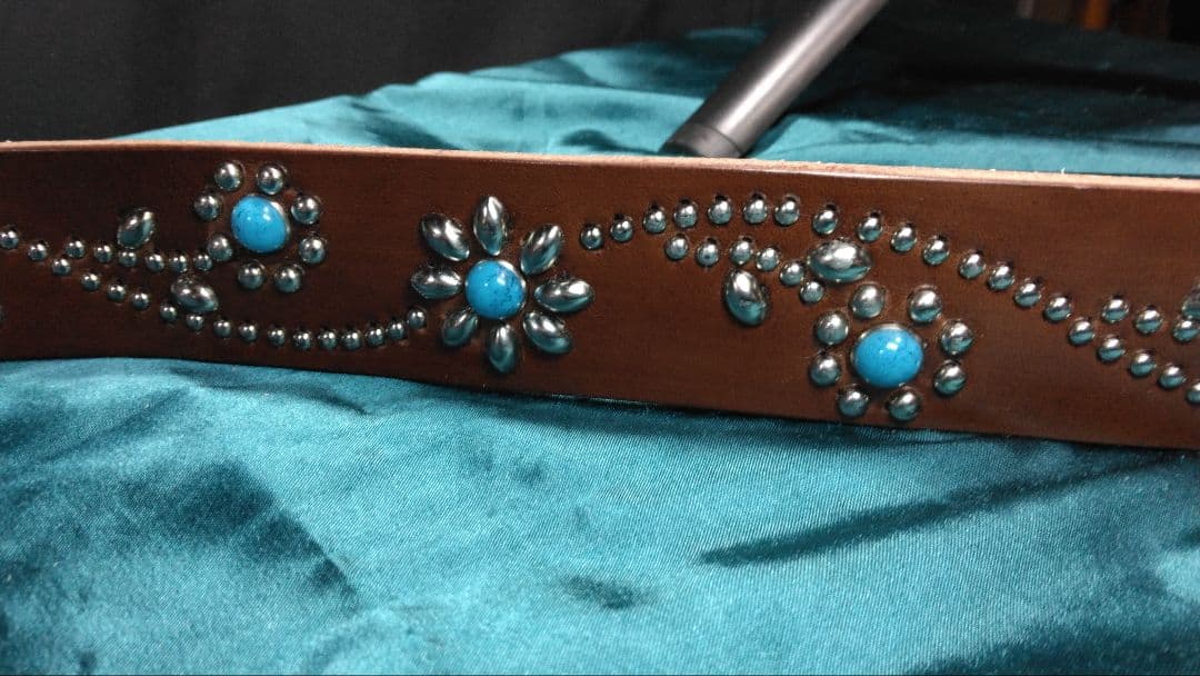 昭南ベンズレザーツタ＆フラワースタッズベルト　チョコ